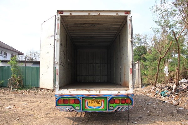 ขายตู้บรรทุกขนาด 10 บาน ยาว 7.20 ไม่มีเสากลาง สภาพพร้อมใช้คับ ต่ออู่สมศักดิ์