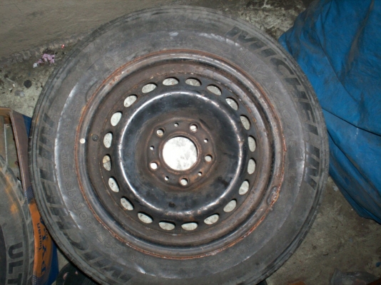 กระทะล้ออะไหล่BMW15นิ้ว 5รู120 มียาง 500บาท 0890671028