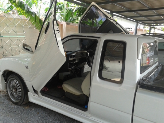 1991 TOYOTA HILUX MIGHTY-X 2.5 SGL X-TRA CAB โฉม X-Tracab  แต่งซิ่งยกปีก สีขาว เกียร์ธรมมดา แม็ก17 พวงมาลัยไม่พาวเวอร์ ราคา 99000 บาท