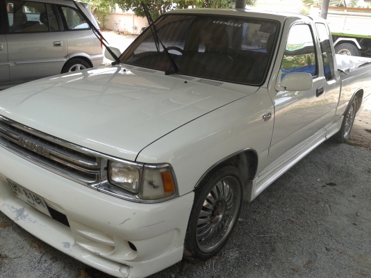 1991 TOYOTA HILUX MIGHTY-X 2.5 SGL X-TRA CAB โฉม X-Tracab  แต่งซิ่งยกปีก สีขาว เกียร์ธรมมดา แม็ก17 พวงมาลัยไม่พาวเวอร์ ราคา 99000 บาท