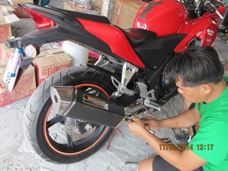 ขายท่อ cbr250 (ปิดการขาย ขายแล้วจ๊ะ)