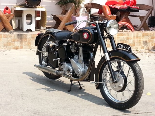 วุฒินนบุรี// ขาย M33 ปี1954 ระบบไฟเดิมรถสวยเก็บงานทุกจุดเครื่องดีสีสวยสภาพหล่อๆ