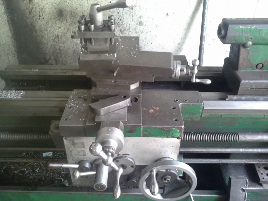 เครื่องกลึง YAM 400x1000 ขนาด 6 ฟุต 4 เพลาเด้ง ระบบเกียร์บล็อค พร้อมมีเบรค สภาพพร้อมใช้งาน