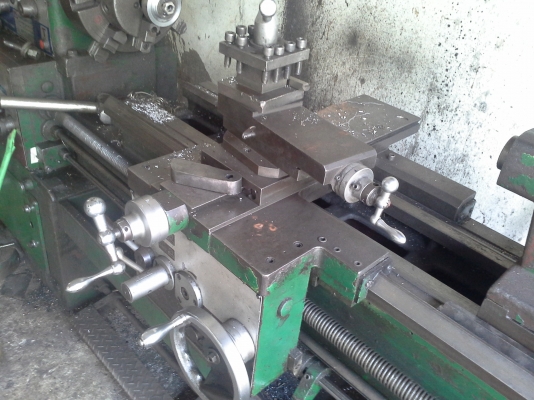 เครื่องกลึง YAM 400x1000 ขนาด 6 ฟุต 4 เพลาเด้ง ระบบเกียร์บล็อค พร้อมมีเบรค สภาพพร้อมใช้งาน