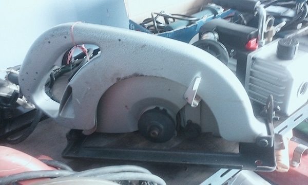 ขายเลื่อยวงเดือน 10" Makita 5201 ราคาถูกๆครับ