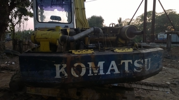 PC120-3 ไม่สวยแต่รถดี กำลังเปลียนโรลเลอร์ เครื่อง ปั้ม แห้ง แรงดี..