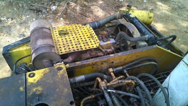 PC120-3 ไม่สวยแต่รถดี กำลังเปลียนโรลเลอร์ เครื่อง ปั้ม แห้ง แรงดี..