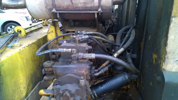 PC120-3 ไม่สวยแต่รถดี กำลังเปลียนโรลเลอร์ เครื่อง ปั้ม แห้ง แรงดี..