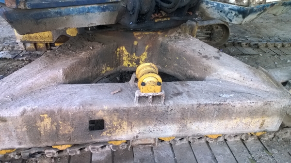 PC120-3 ไม่สวยแต่รถดี กำลังเปลียนโรลเลอร์ เครื่อง ปั้ม แห้ง แรงดี..