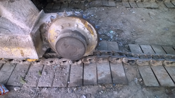 PC120-3 ไม่สวยแต่รถดี กำลังเปลียนโรลเลอร์ เครื่อง ปั้ม แห้ง แรงดี..