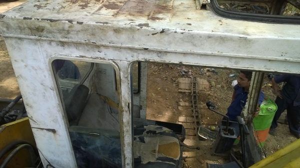 PC120-3 ไม่สวยแต่รถดี กำลังเปลียนโรลเลอร์ เครื่อง ปั้ม แห้ง แรงดี..