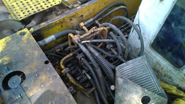 PC120-3 ไม่สวยแต่รถดี กำลังเปลียนโรลเลอร์ เครื่อง ปั้ม แห้ง แรงดี..