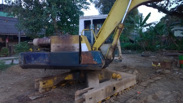 PC120-3 ไม่สวยแต่รถดี กำลังเปลียนโรลเลอร์ เครื่อง ปั้ม แห้ง แรงดี..