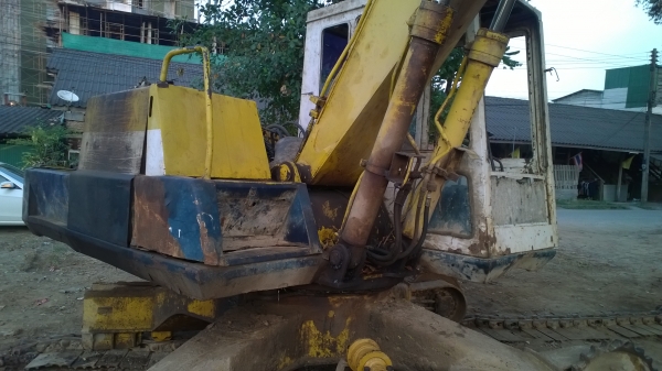 PC120-3 ไม่สวยแต่รถดี กำลังเปลียนโรลเลอร์ เครื่อง ปั้ม แห้ง แรงดี..