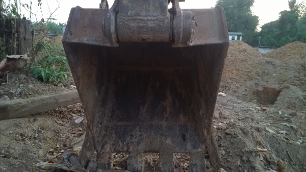 PC120-3 ไม่สวยแต่รถดี กำลังเปลียนโรลเลอร์ เครื่อง ปั้ม แห้ง แรงดี..