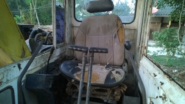 PC120-3 ไม่สวยแต่รถดี กำลังเปลียนโรลเลอร์ เครื่อง ปั้ม แห้ง แรงดี..