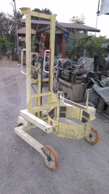 Sell> ขายเครื่องคว่ำถัง 200 ลิตร ใช้กระบอกไฮดรอลิคในการยก เครื่องสวยสภาพเหมือนใหม่ครับผม