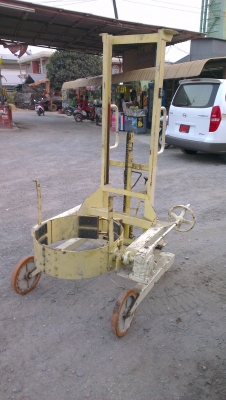 Sell> ขายเครื่องคว่ำถัง 200 ลิตร ใช้กระบอกไฮดรอลิคในการยก เครื่องสวยสภาพเหมือนใหม่ครับผม