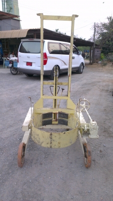 Sell> ขายเครื่องคว่ำถัง 200 ลิตร ใช้กระบอกไฮดรอลิคในการยก เครื่องสวยสภาพเหมือนใหม่ครับผม