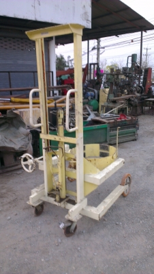 Sell> ขายเครื่องคว่ำถัง 200 ลิตร ใช้กระบอกไฮดรอลิคในการยก เครื่องสวยสภาพเหมือนใหม่ครับผม