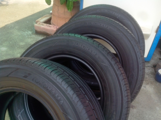 ขายยางyokohama japan 205/65/15 ปี10กลางปีดอกยางนิ่มๆไม่แตกข้างสวยๆ90\%
