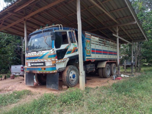 รถมิตซู 10 ล้อดั้ม  FN527N - TF  220  แรงม้า.  สนใจติดต่อ 081 - 6079515