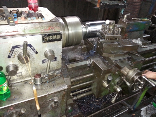 ขายเครื่องกลึง VICTOR  5 ฟุตรู 2 นิ้ว