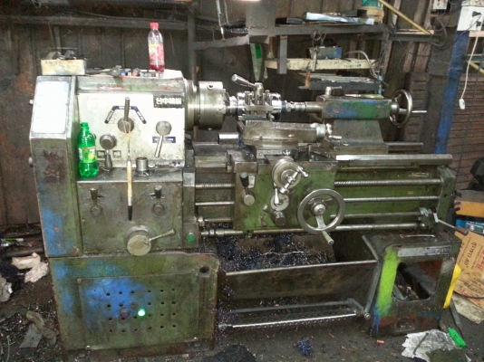 ขายเครื่องกลึง VICTOR  5 ฟุตรู 2 นิ้ว