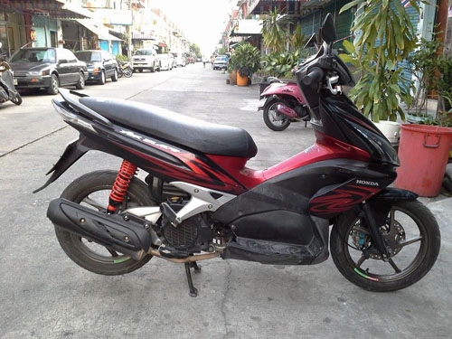 Honda แอร์เบลด ปี 50 ตัวท็อป ล้อแม็ค สีดำ แดง รถสวย เครื่องเดิมแน่นๆ ไม่หลวม ไม่หอน ทดลองขับได้จ้า