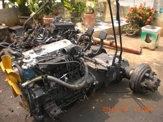 ขายเครื่องยนต์ komatsu 4d95 ทั้งชุด