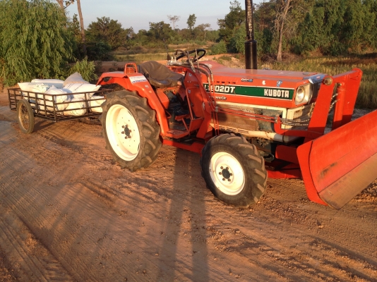 ขายด่วน Kubota 4WD +ใบมีดดันดิน + อุปกรณ์