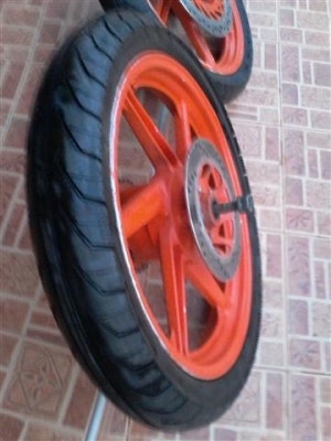 ขายล้อแม็ก NSR150RR ตากลม พร้อมยางจานดุมล้อไม่คดไม่ดุ้งสวยๆ ขาย 2500 บาท