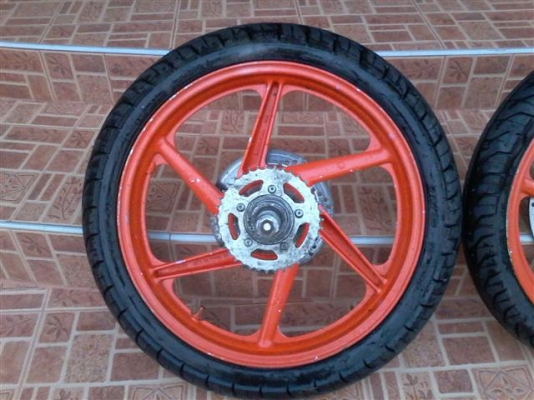 ขายล้อแม็ก NSR150RR ตากลม พร้อมยางจานดุมล้อไม่คดไม่ดุ้งสวยๆ ขาย 2500 บาท