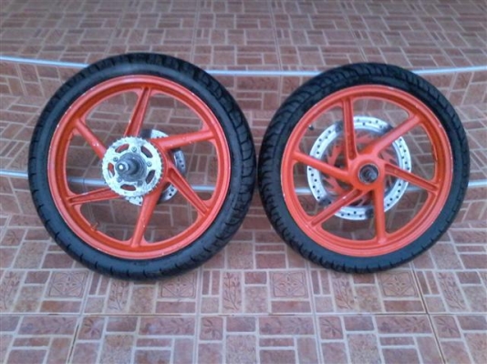 ขายล้อแม็ก NSR150RR ตากลม พร้อมยางจานดุมล้อไม่คดไม่ดุ้งสวยๆ ขาย 2500 บาท