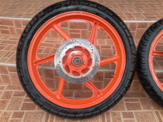 ขายล้อแม็ก NSR150RR ตากลม พร้อมยางจานดุมล้อไม่คดไม่ดุ้งสวยๆ ขาย 2500 บาท