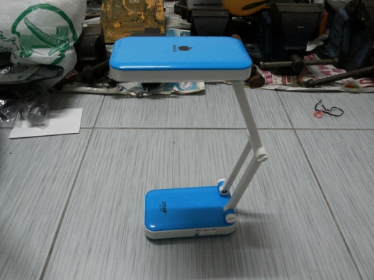 ไฟฉายตั้งโต๊ะ แบบชาร์จไฟได้ พับเก็บได้ ให้แสงสว่างมาก