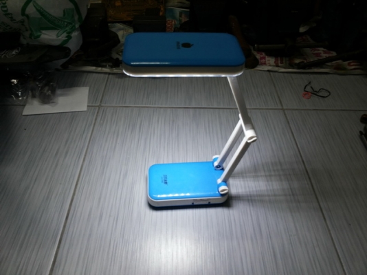 ไฟฉายตั้งโต๊ะ แบบชาร์จไฟได้ พับเก็บได้ ให้แสงสว่างมาก