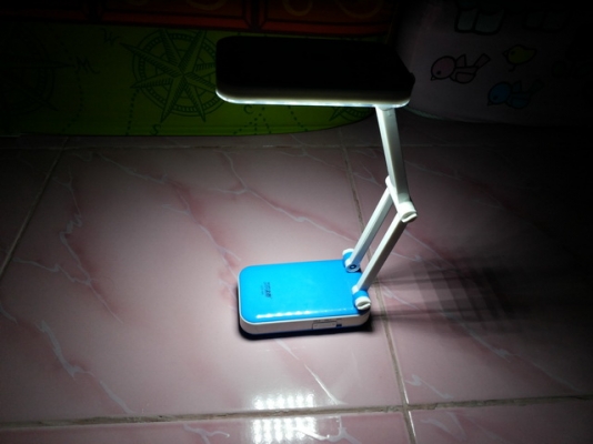 ไฟฉายตั้งโต๊ะ แบบชาร์จไฟได้ พับเก็บได้ ให้แสงสว่างมาก