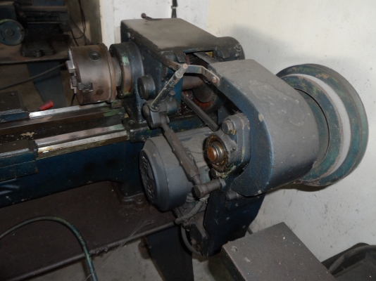 ขายครับขายเครื่องกลึงไต้หวัน ยี่ห้อ dashin ขนาด 4 ฟุต ไม่มีแท่นยันศูนย์