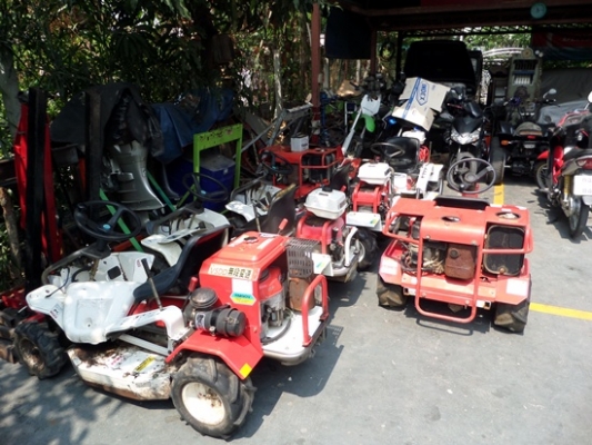 รถตัดหญ้าแบบนั่งขับ KAWASAKI ,  HONDA  สภาพสวย