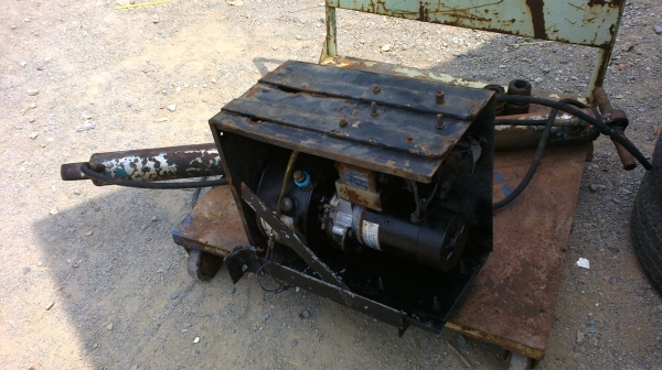 ขายไฮดรอลิค 24 โวลท์ 1 ชุด