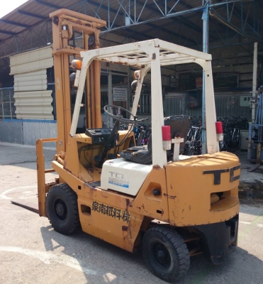 รถยกน้ำมันเบนซิน 1.4 ตัน เสาสูง 4 เมตร TCM FVG14N15  ราคา  100,000.- บาท