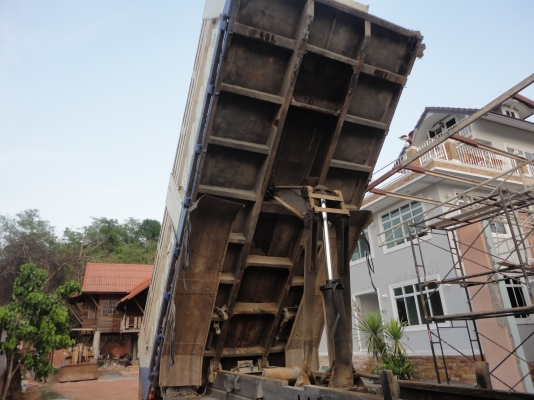 ขายรถบรรทุก 10ล้อดั้มพ์ 2เพลา ISUZU DECA 195 แรงม้า