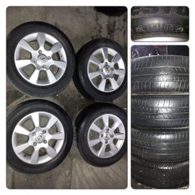 ขายล้อแม็กซ์ขอบ15 Nissan Tida 4รู114 + ยางปี10 ราคา 4,200 บาทถูก