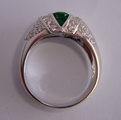 แหวนมรกตแท้ข้างเพชร ทองคำขาว 18K