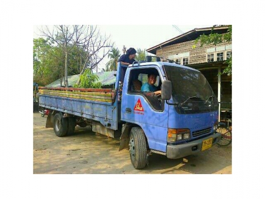 ขายNPR 130แรง ปี46ยาว5เมตร เครื่องดี4HG1 แชสซีสวยNPR71GY52Y เอกสารพร้อมโอน