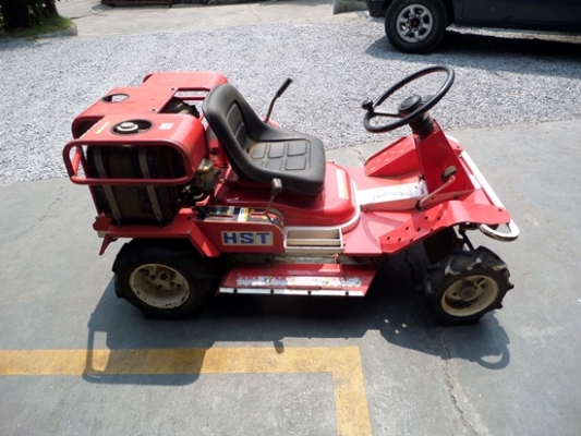 รถตัดหญ้าแบบนั่งขับ KAWASAKI SRM 831 VH สภาพสวย