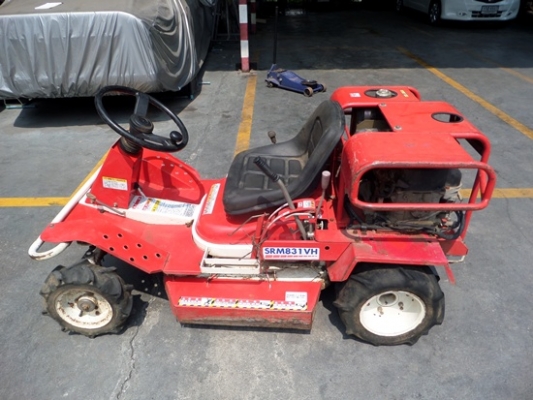 รถตัดหญ้าแบบนั่งขับ KAWASAKI SRM 831 VH สภาพสวย