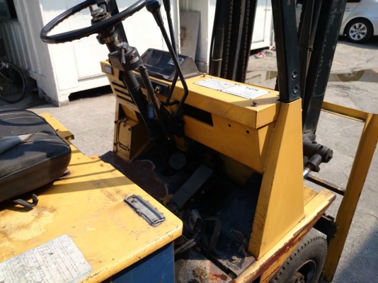 รถไฟฟ้าแบบนั่งขับขนาด 1.5 ตันเสาสูง 3 เมตร TCM FVB15H4   ราคา  65000.- บาท