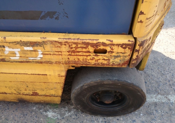 รถไฟฟ้าแบบนั่งขับขนาด 1.5 ตันเสาสูง 3 เมตร TCM FVB15H4   ราคา  65000.- บาท